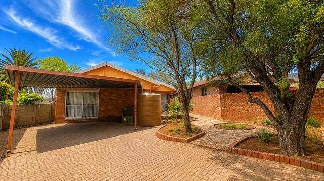 4 Bedroom Property for Sale in Pellissier Free State